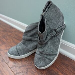 Roxy Gray Ankle Booties